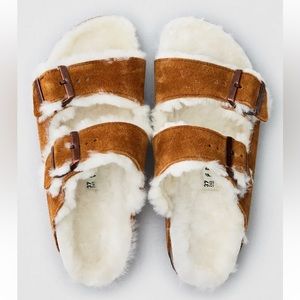 Birkenstock - Women's Arizona Shearling Sandal / Tan / size 39EU or 8US / NWOB